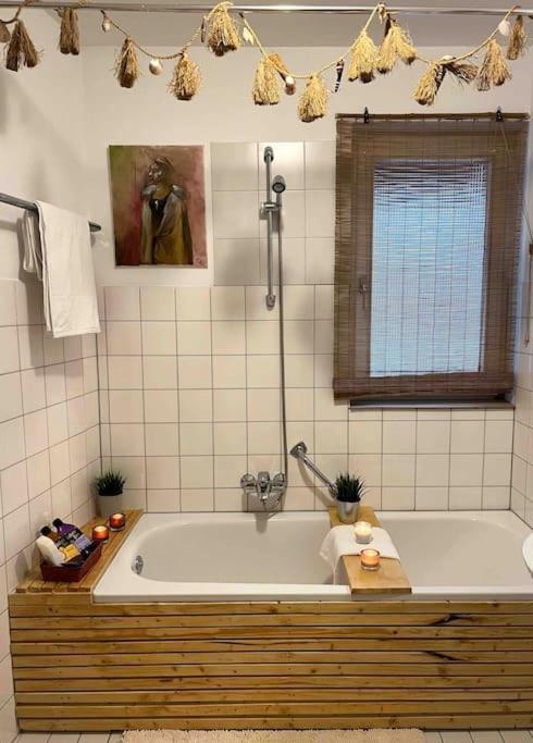 Boho Apartment In Der Stadtmitte Лар Экстерьер фото